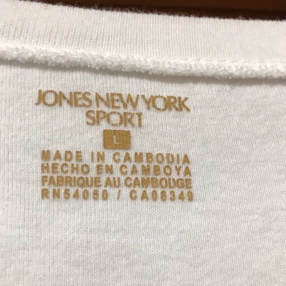 Jones New York Sport White Crew Neck Blouse w/ 3 Buttons on the Sleeve
Ladies - Picture 8 of 16